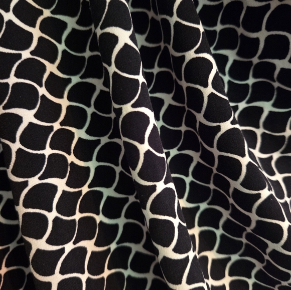 2pc. Black and white top bundle size large - Picture 2 of 9